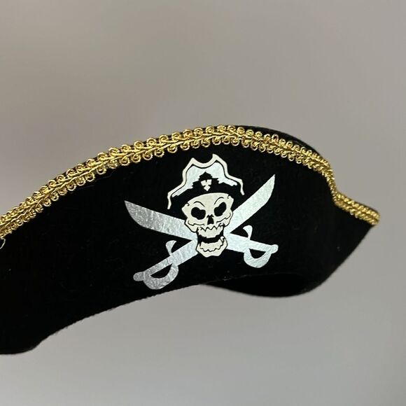 Black Pirate Hat with Skull and Crossbones costume hat - Picture 3 of 6